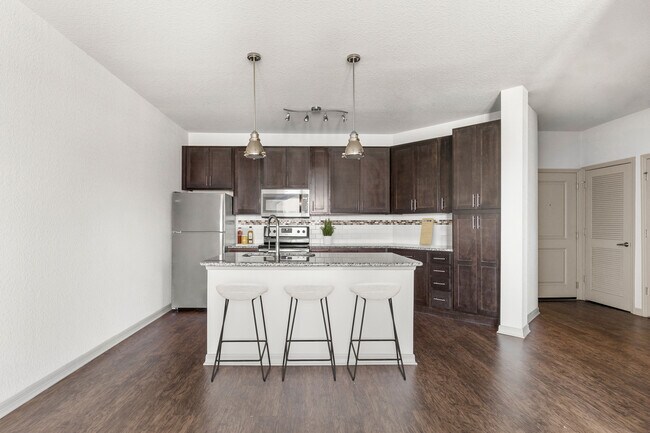 Cocina, come y reúnete en un espacio de cocina con estilo. - Sands Parc