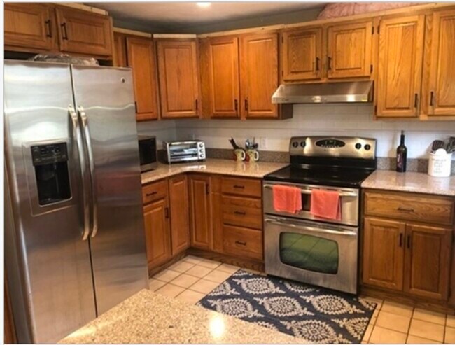 Building Photo - 8 Candlewood Dr