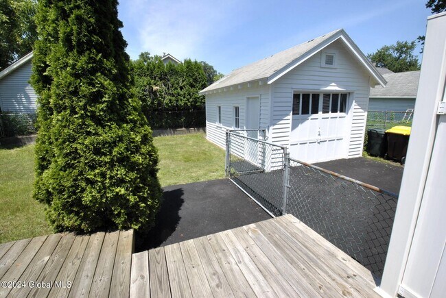 Foto del edificio - 21 Frederick Ave