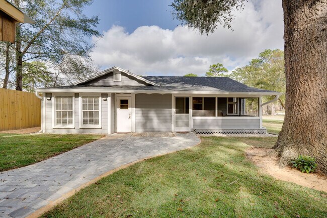 Building Photo - 224 E Kelly Park Rd