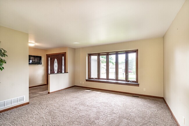Building Photo - 310 Huntington Dr