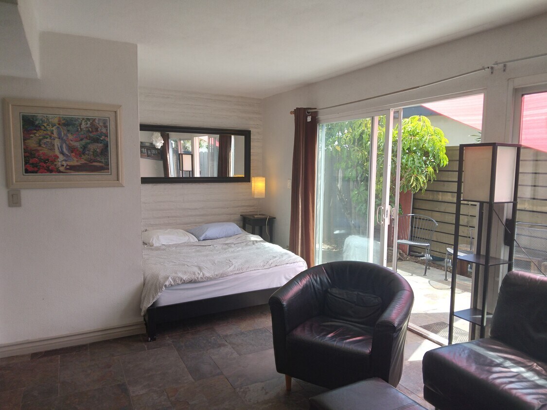 Foto del edificio - 3331 Dickens St