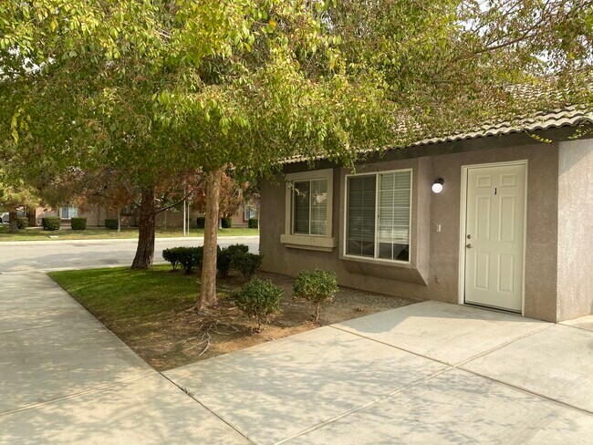 Driveway - 725 Greenwood Meadow Ln