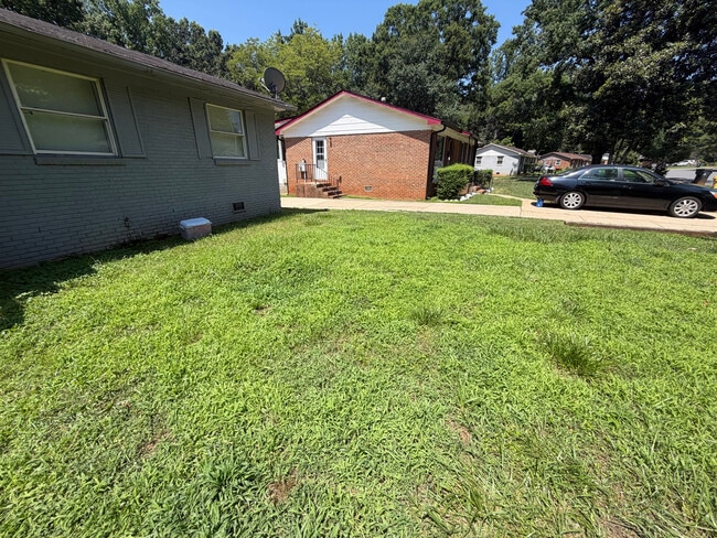 Foto del edificio - Room in Single Family Home on Longleaf Dr