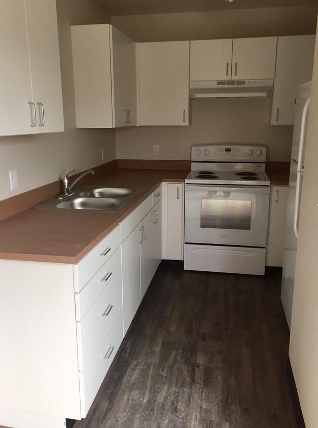 Primary Photo - 402 W 6th St