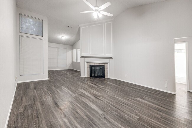 Foto del edificio - Beautifully Updated 3-Bedroom Home with Mo...