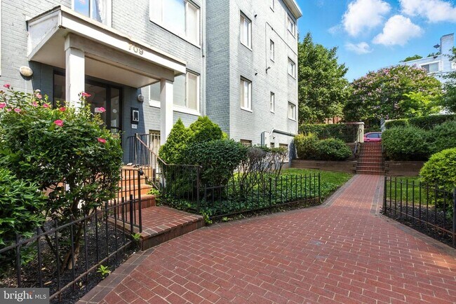 Building Photo - 709 Brandywine St SE
