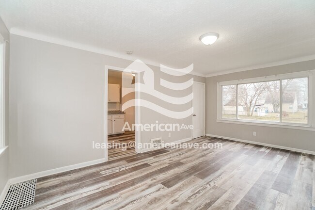 Building Photo - 810 Broer Ave