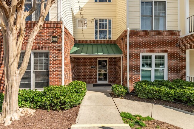 Foto del edificio - Freshly Updated 2BR/2BA Condo in Northeast Raleigh - Minutes to Downtown