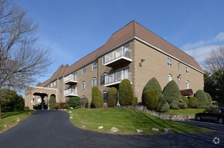 Building Photo - Chateau Regale Apartments
