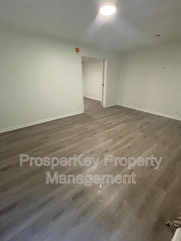 Building Photo - 418 E Northwoods Dr