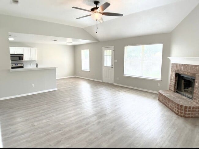 Building Photo - 3913 Periwinkle Dr