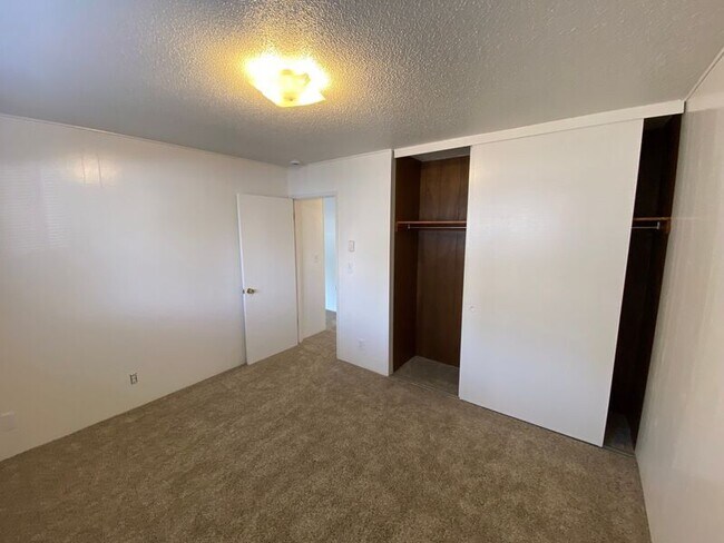 Building Photo - 550 SW Levens St