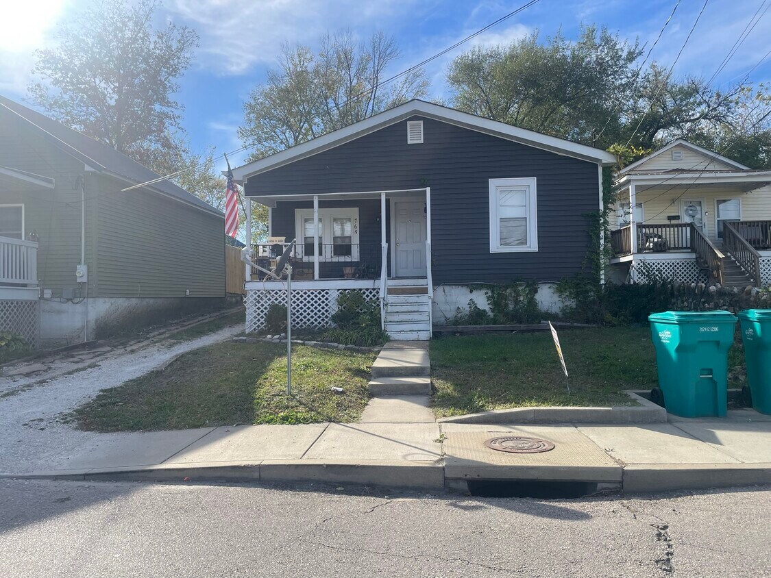 Foto principal - 765 S Main St