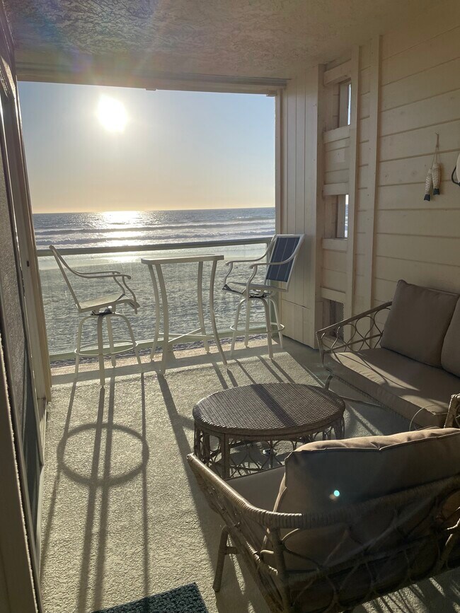 Foto del edificio - 3755 Ocean Front Walk
