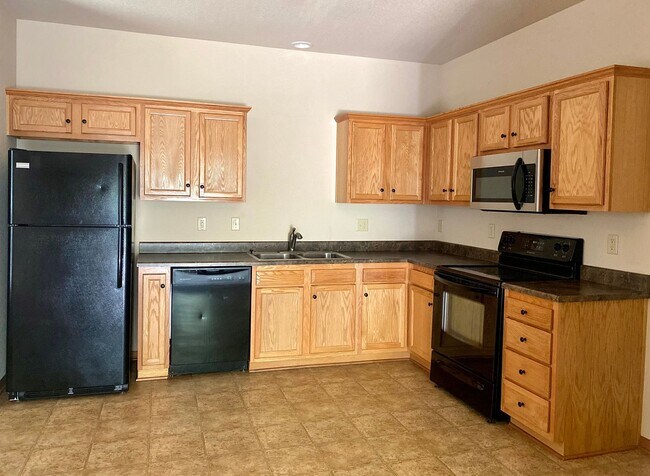 Building Photo - Italian Estates Property Management