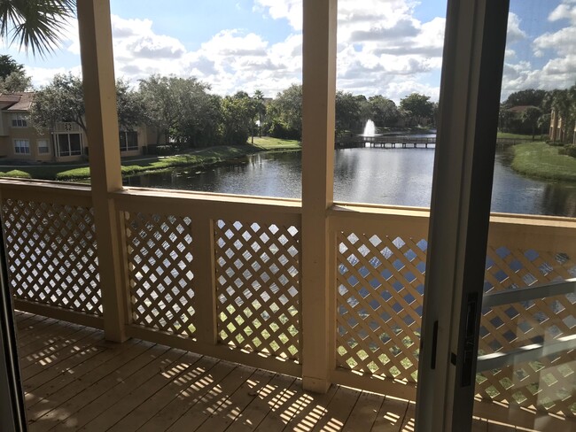 Building Photo - 4815 Via Palm Lakes