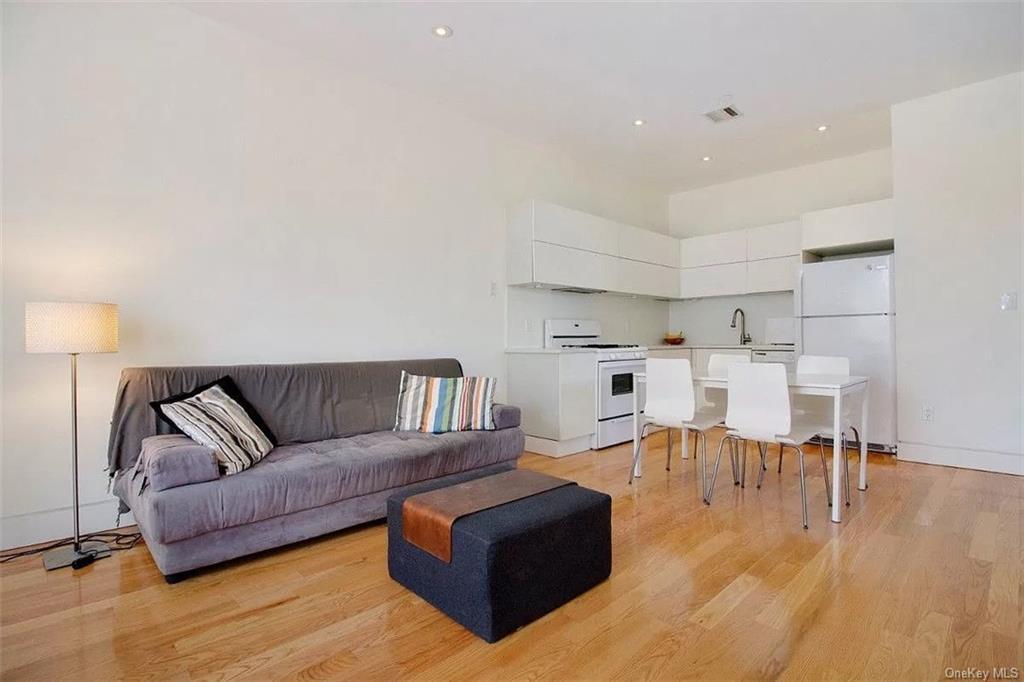 Foto principal - 369 Harman St