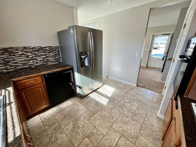 Building Photo - Adorable 3 bedroom townhome!