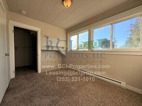Building Photo - 411 5th Ave NW