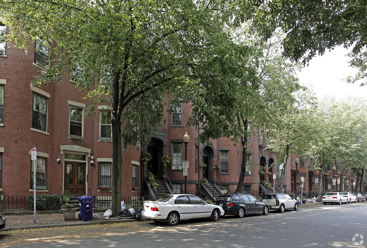 Primary Photo - Brownstone Apartments