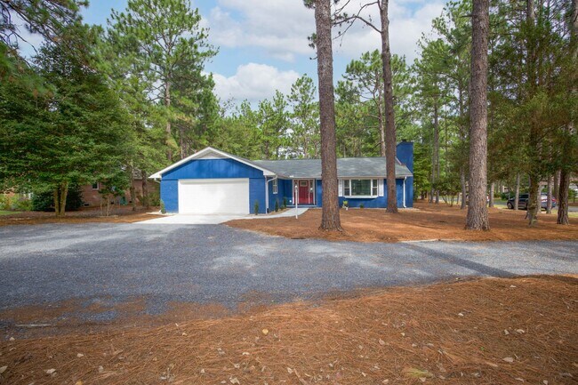 Building Photo - Gorgeous Fully Renovated 3 bedroom home in the Heart of Whispering Pines