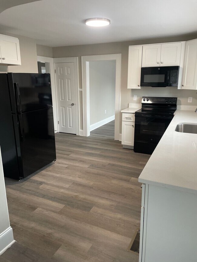 Building Photo - 207 Clayton St