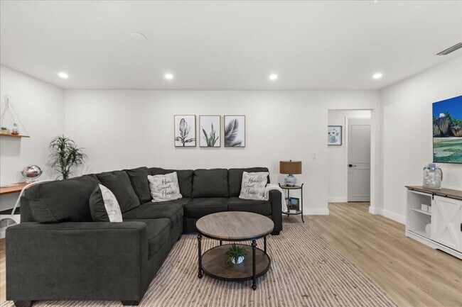 Foto del edificio - 13923 Brewster Dr