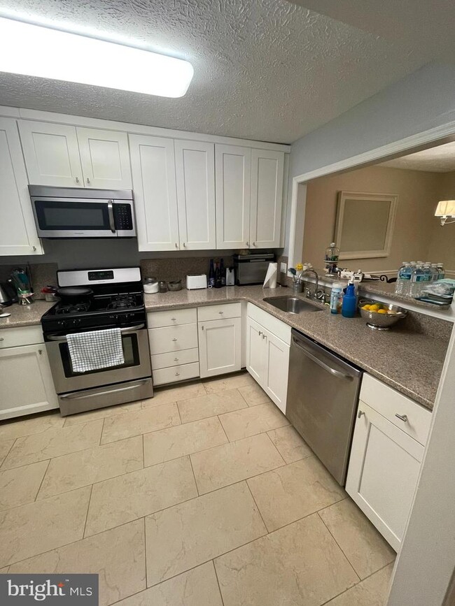 Building Photo - 7752 Willow Point Dr