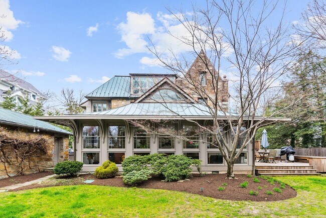 Building Photo - 5112 Edgemoor Ln
