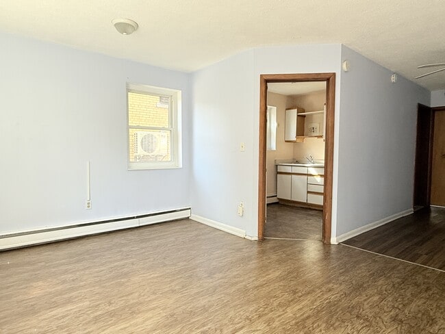 Building Photo - 1590 Ouellette Ave