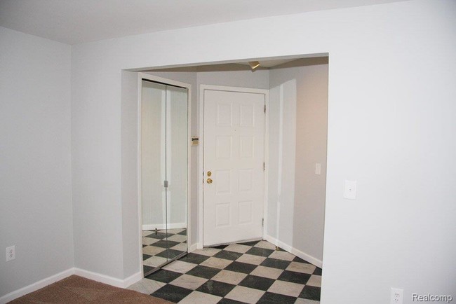 Building Photo - 27434 Evergreen Rd