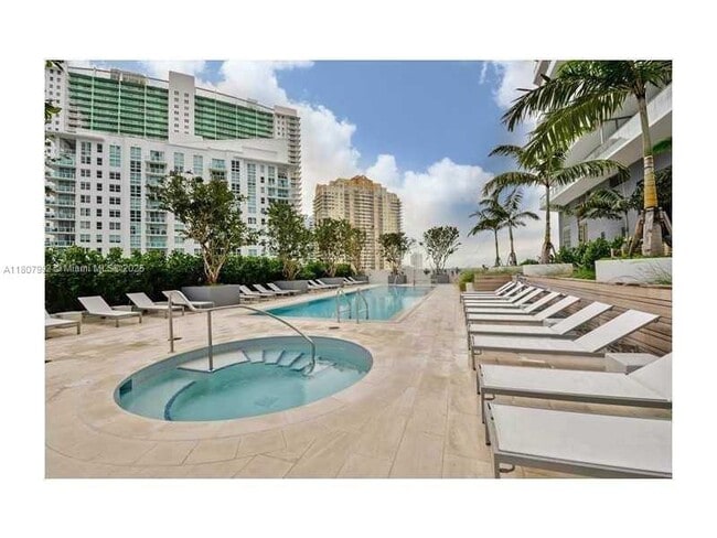 Building Photo - 1300 Brickell Bay Dr