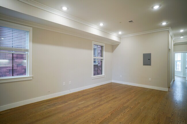 Building Photo - 464 Sumner St