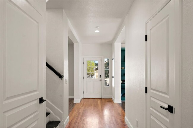 Building Photo - 2475 Saint Paul Dr
