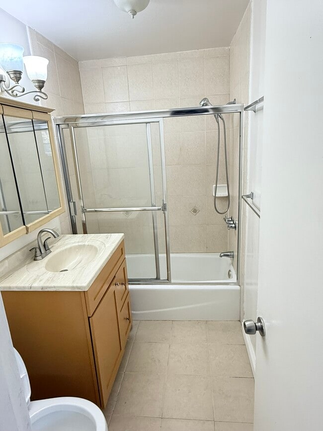 Foto del edificio - 9024 Emperor Ave