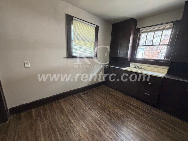 Building Photo - 1220 Harmon-