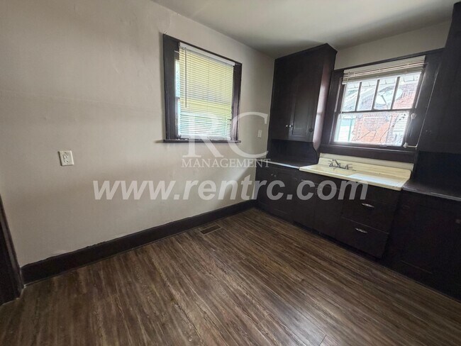 Foto del edificio - 1220 Harmon-