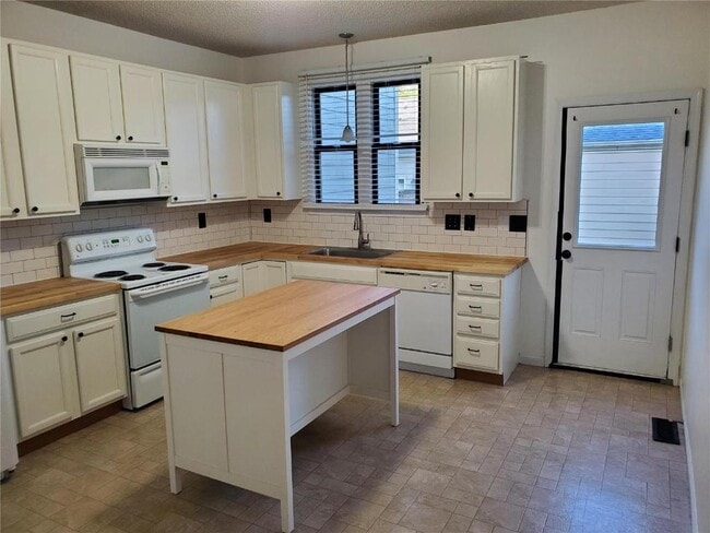 Foto del edificio - 3256 Domain St