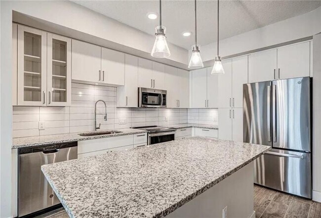 Foto del edificio - 20940 Uptown Avenue