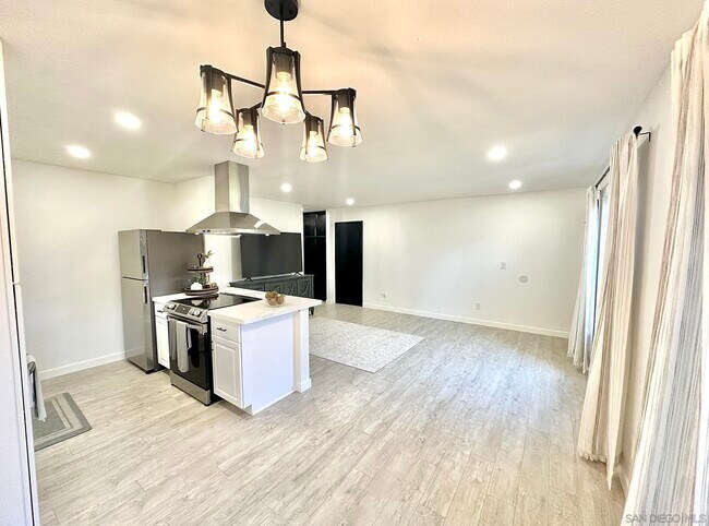 Building Photo - 9556 Carroll Canyon Rd