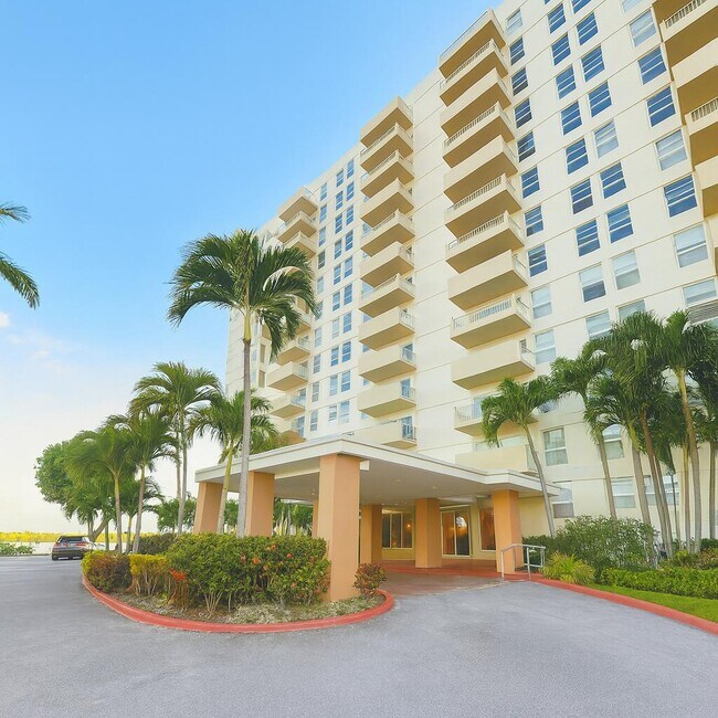 Foto del edificio - 880 NE 69th St