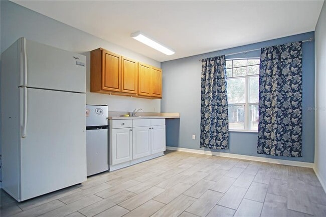 Building Photo - 831 Orchid Dr