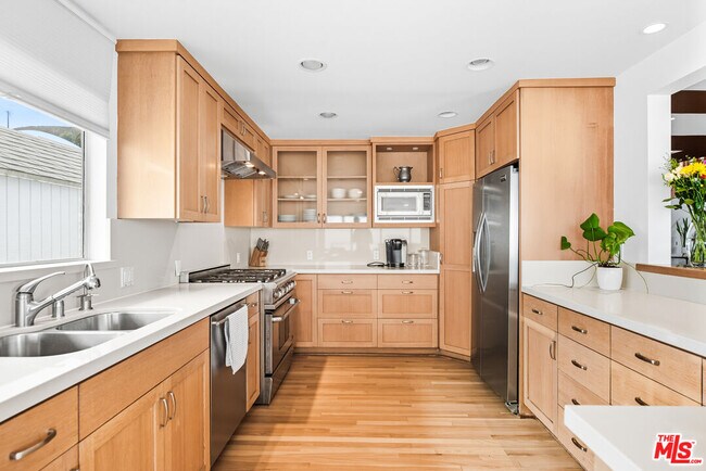 Building Photo - 21938 Pacific Coast Hwy