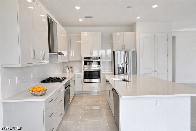 Building Photo - 12770 Woodbury Dr