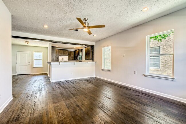 Building Photo - 519 W Clay St