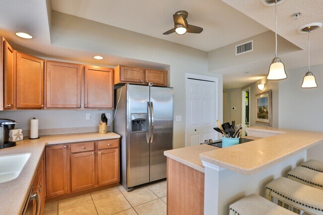 Foto del edificio - 3 Bedroom/ 2.5 Bath Oceanfront Condo, Blocks from Flagler Ave