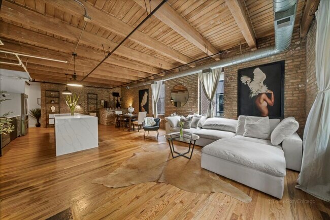 Foto del edificio - 612 N Oakley Blvd