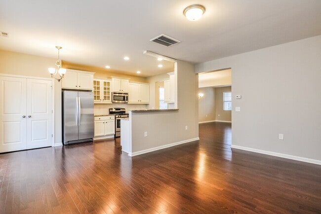 Building Photo - 600 Lavenham Ln