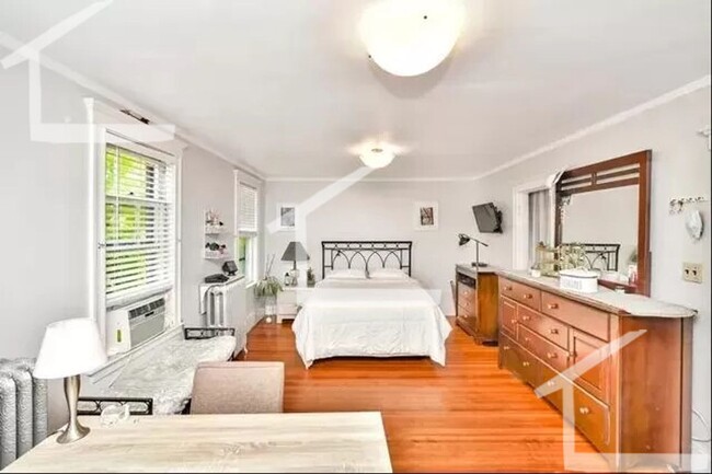 Foto del edificio - HOT BROOKLINE LISTING!!!!!